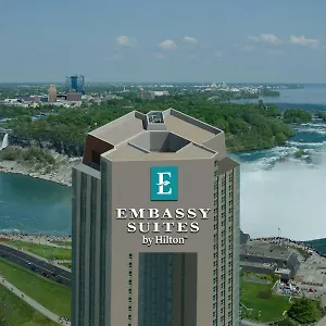 מלון Embassy By Hilton Falls/ Fallsview